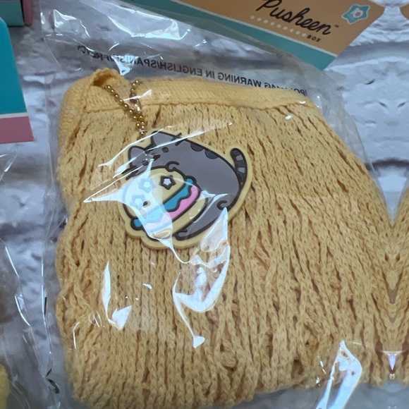 Pusheen 2020 winter box items (4) lights calendar salt & pepper shakers tote - Picture 3 of 9